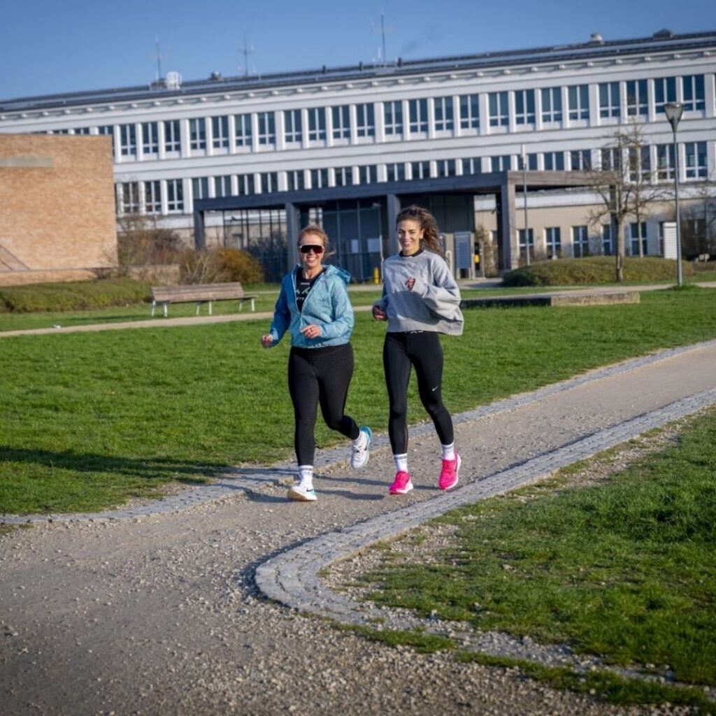 Stories runningBE 4